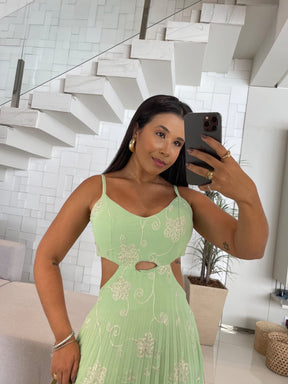 Vestido Carolina Bordado – Caimento Perfeito e Regulagem