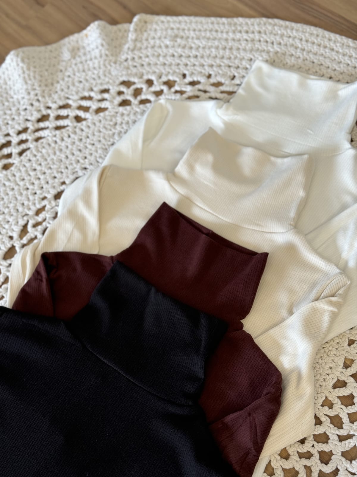 Blusa Cacharrel Gola Alta Aveludada
