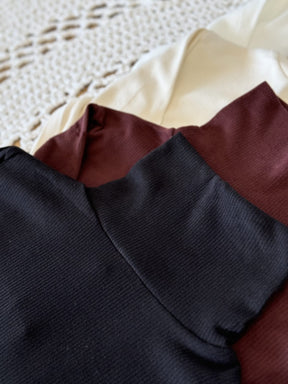 Blusa Cacharrel Gola Alta Aveludada