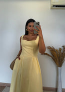 Vestido Amélia – Linho com Alças Largas e Recorte Elegante