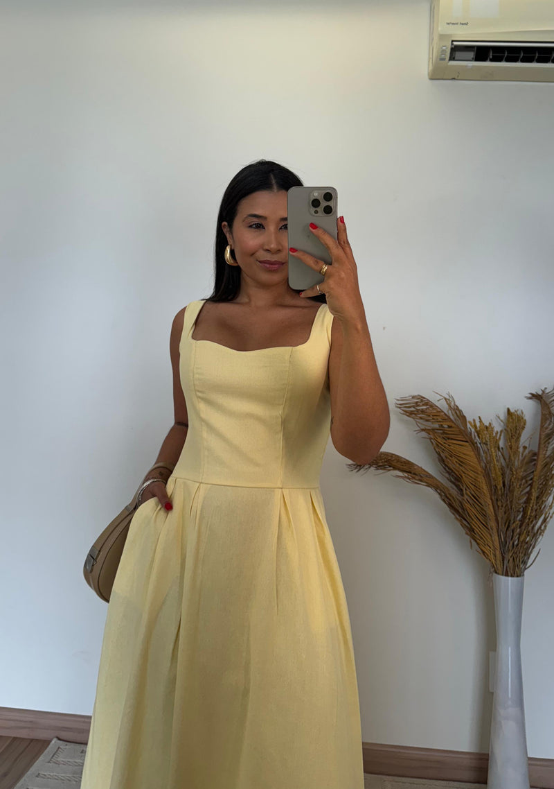 Vestido Amélia – Linho com Alças Largas e Recorte Elegante