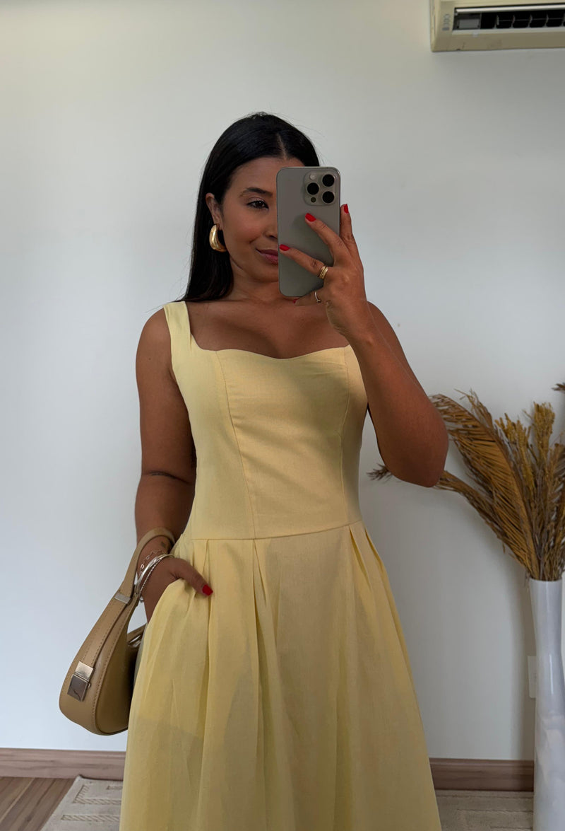 Vestido Amélia – Linho com Alças Largas e Recorte Elegante