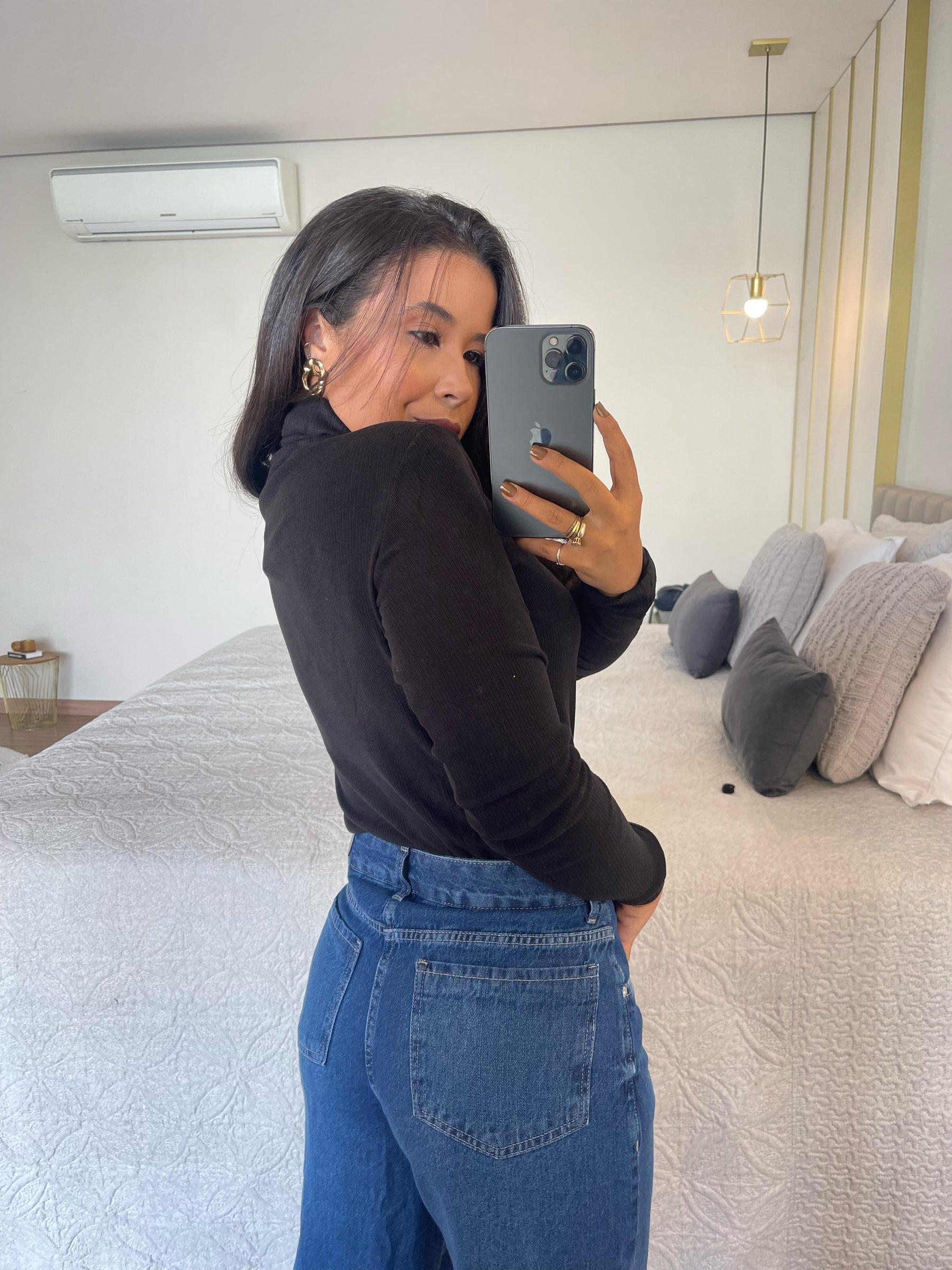 Blusa Cacharrel Gola Alta Aveludada