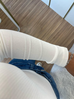 Blusa Cacharrel Gola Alta Aveludada
