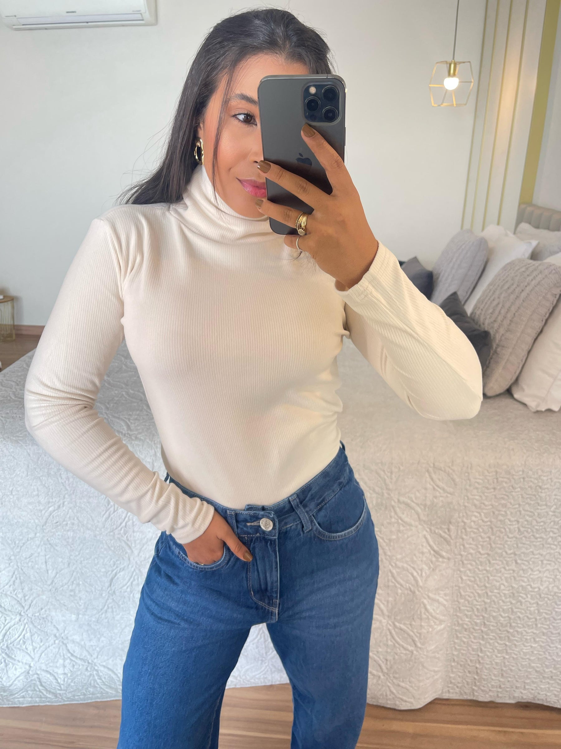 Blusa Cacharrel Gola Alta Aveludada